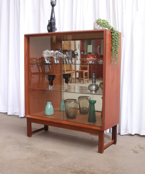 Chiswell shop display cabinet