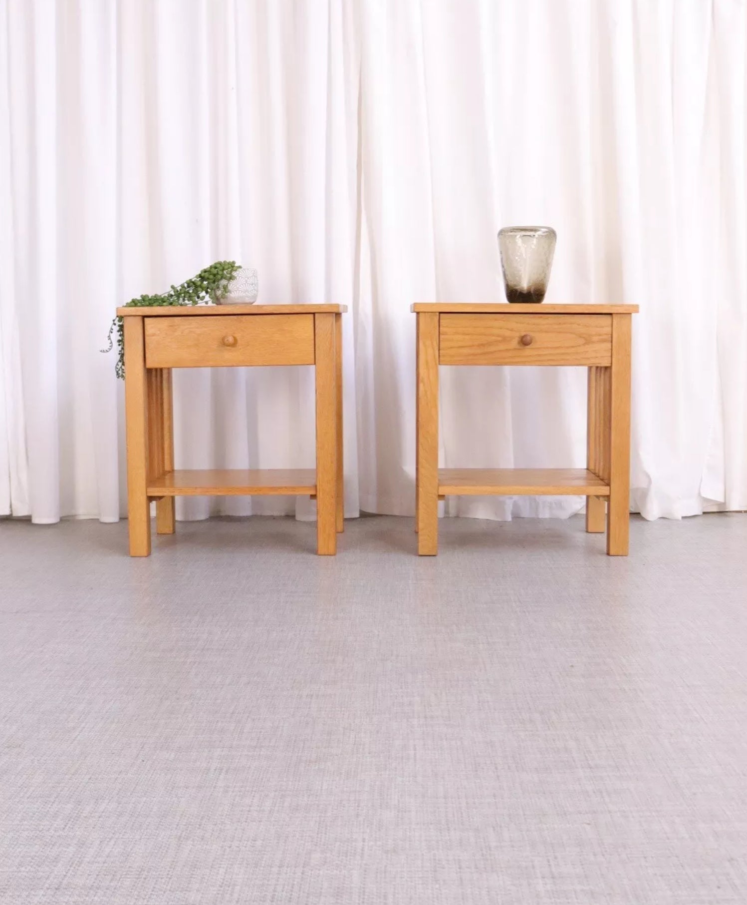 Pair of Modern Solid Oak Bedside Tables Cabinets Nightstands Great Conditions - teakyfinders