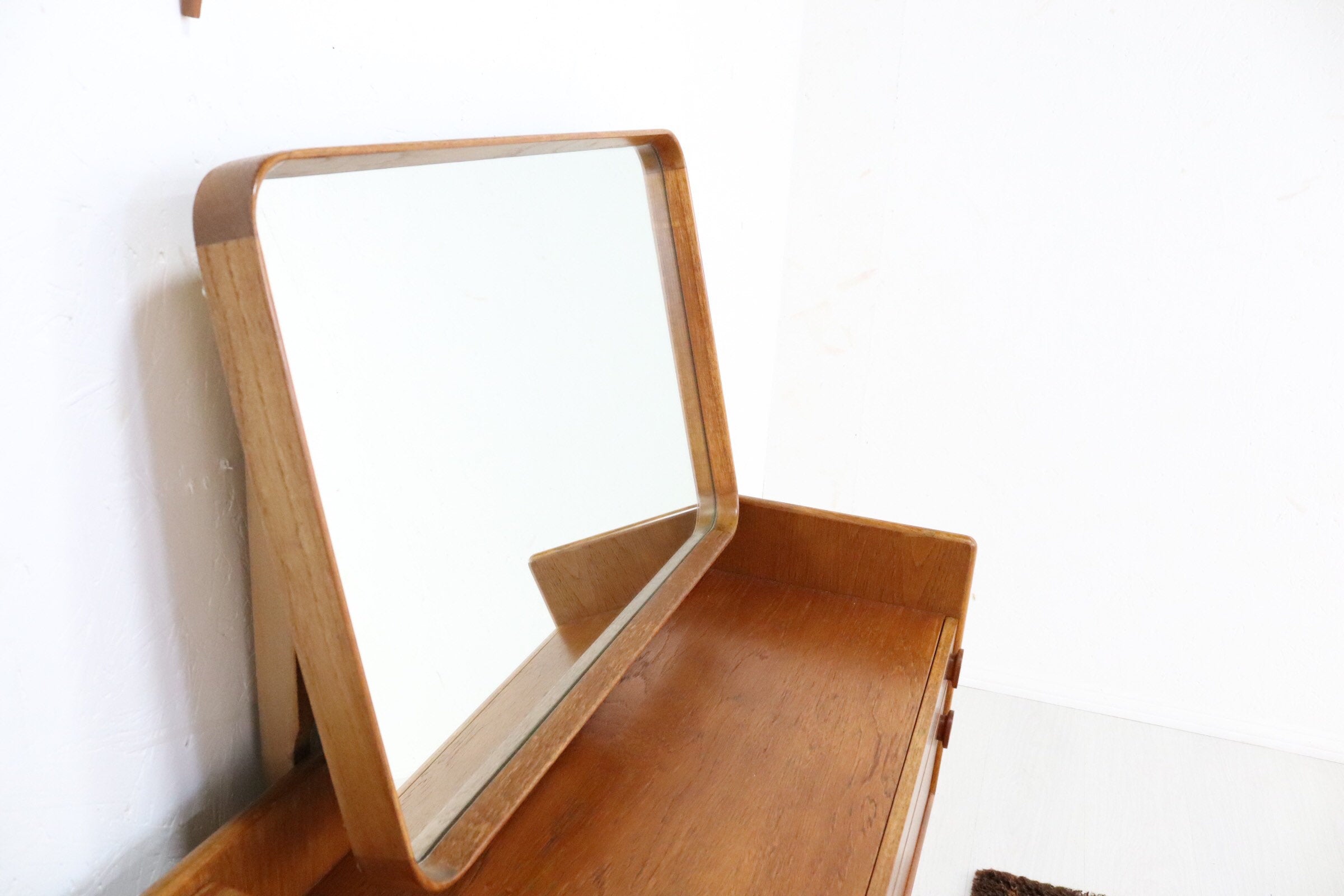 Meredew, Dressing Table Rare Model,  Stunning Mirror - teakyfinders