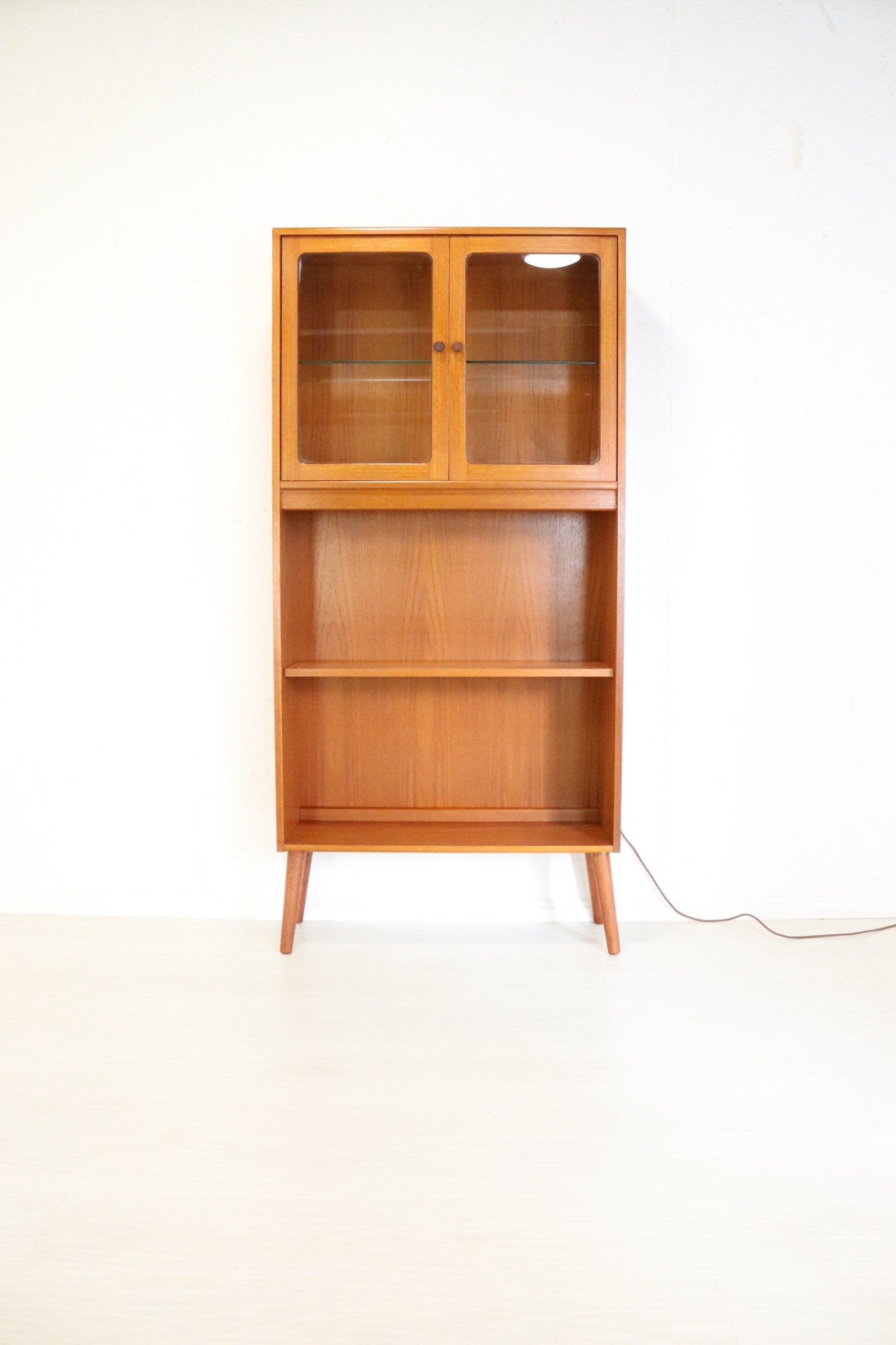 G Plan Fresco Bookcase Display Cabinet on Turned wooden Legs - teakyfinders