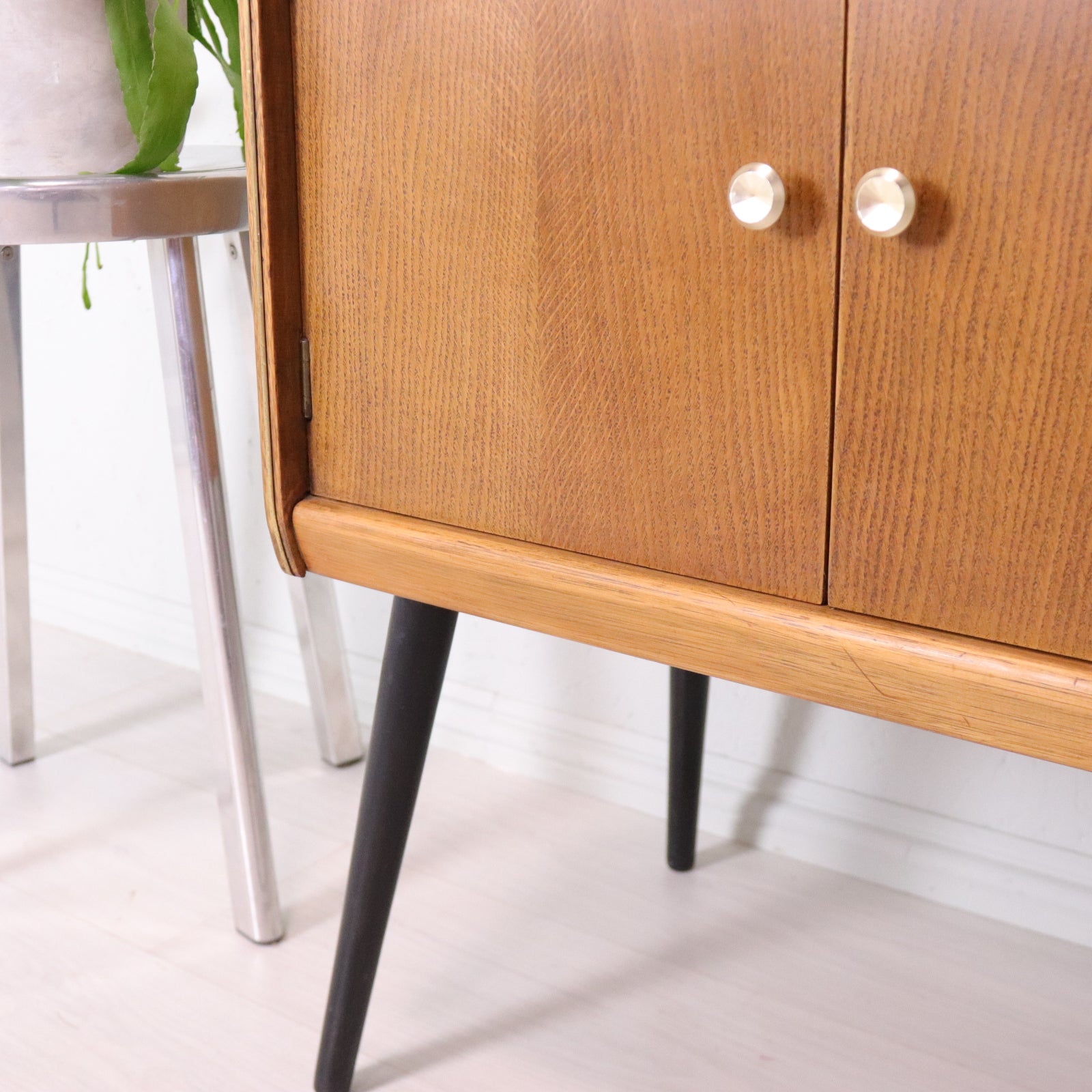 Retro Oak Vinyl Cabinet - teakyfinders